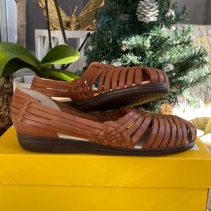 Brown leather sandels